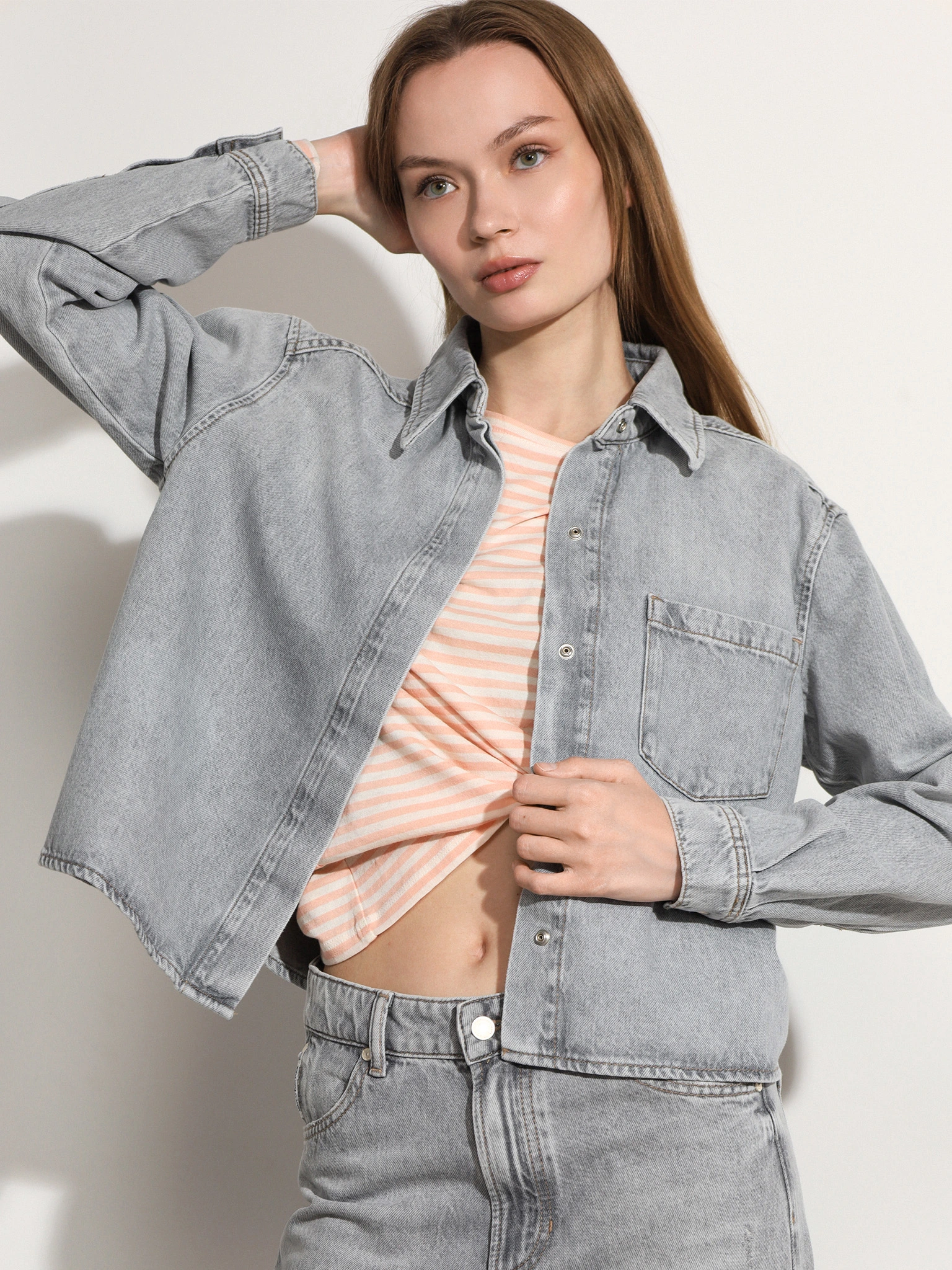 Жакет джинсовый укороченный серого цвета из хлопка